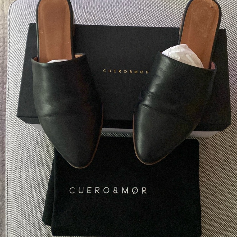 Cuero & Mor Flat Mule in Black